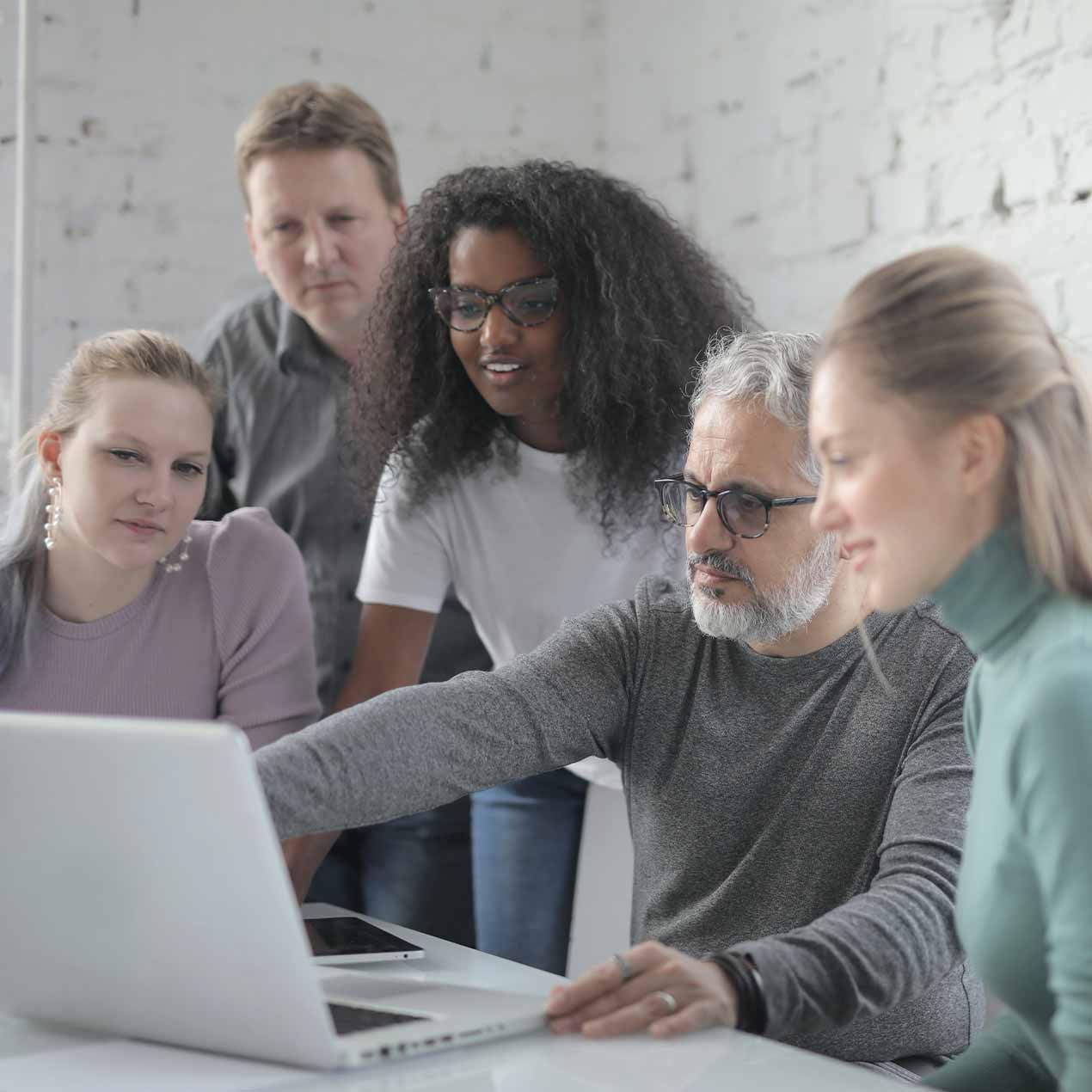 Team Meeting Som una societat que és dedica a la inversió en empreses de sectors que la propietat considera estratègics i de futur.